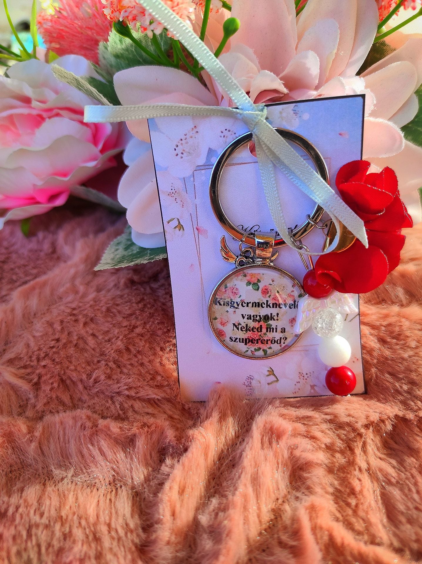 Kisgyermeknevelő ajándék piros